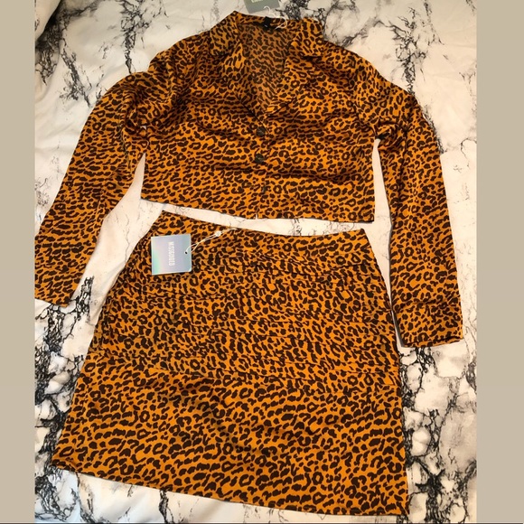 NWT Satin leopard skirt set - Picture 4 of 7